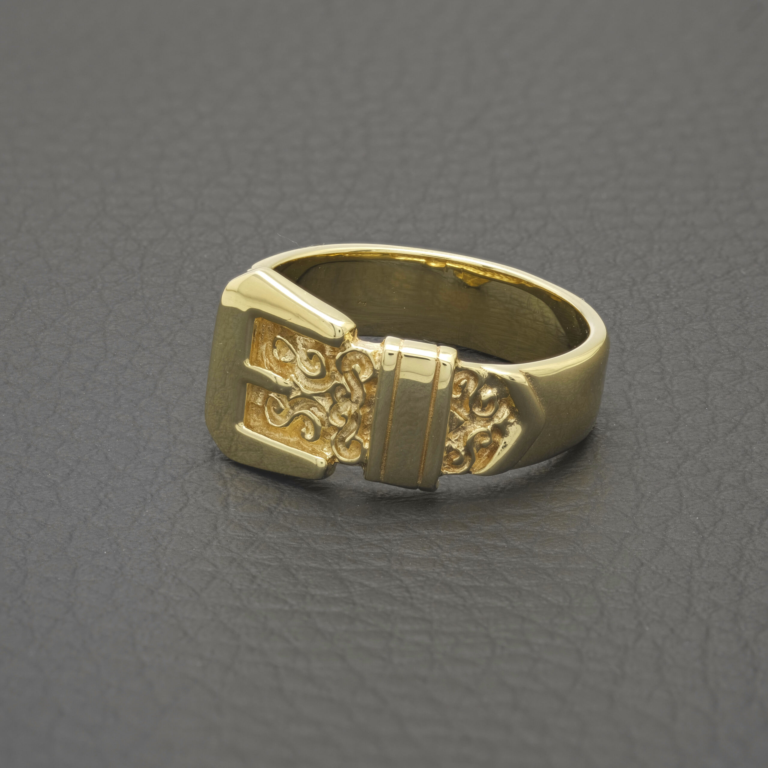 9ct Yellow Gold Buckle Ring - Image 2
