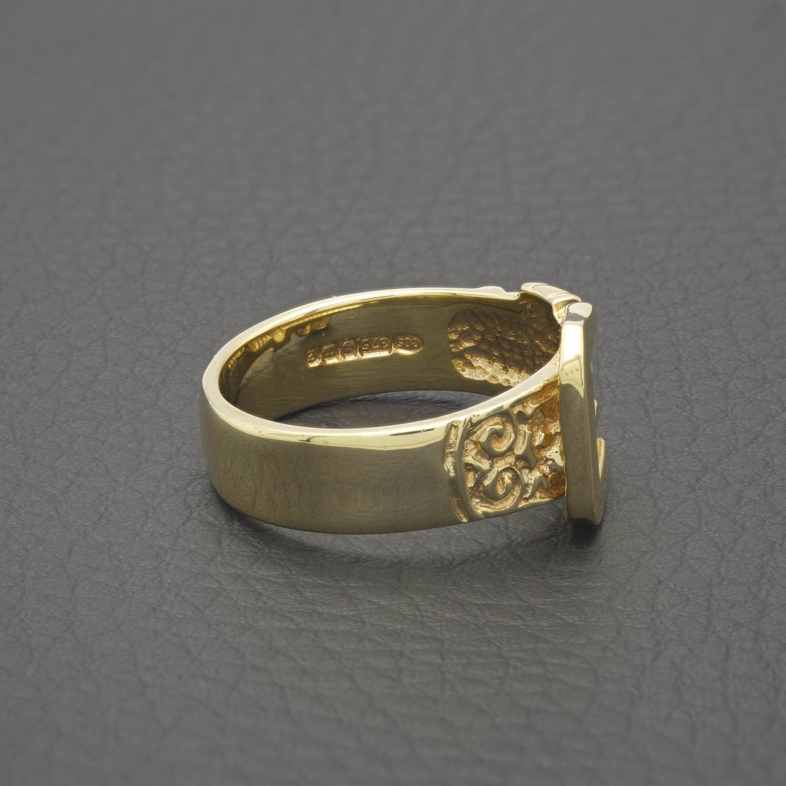 9ct Yellow Gold Buckle Ring - Image 3