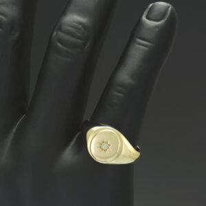 9ct Yellow Gold 0.04ct Diamond Signet Ring