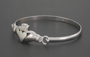 9ct White Gold Claddagh Bangle