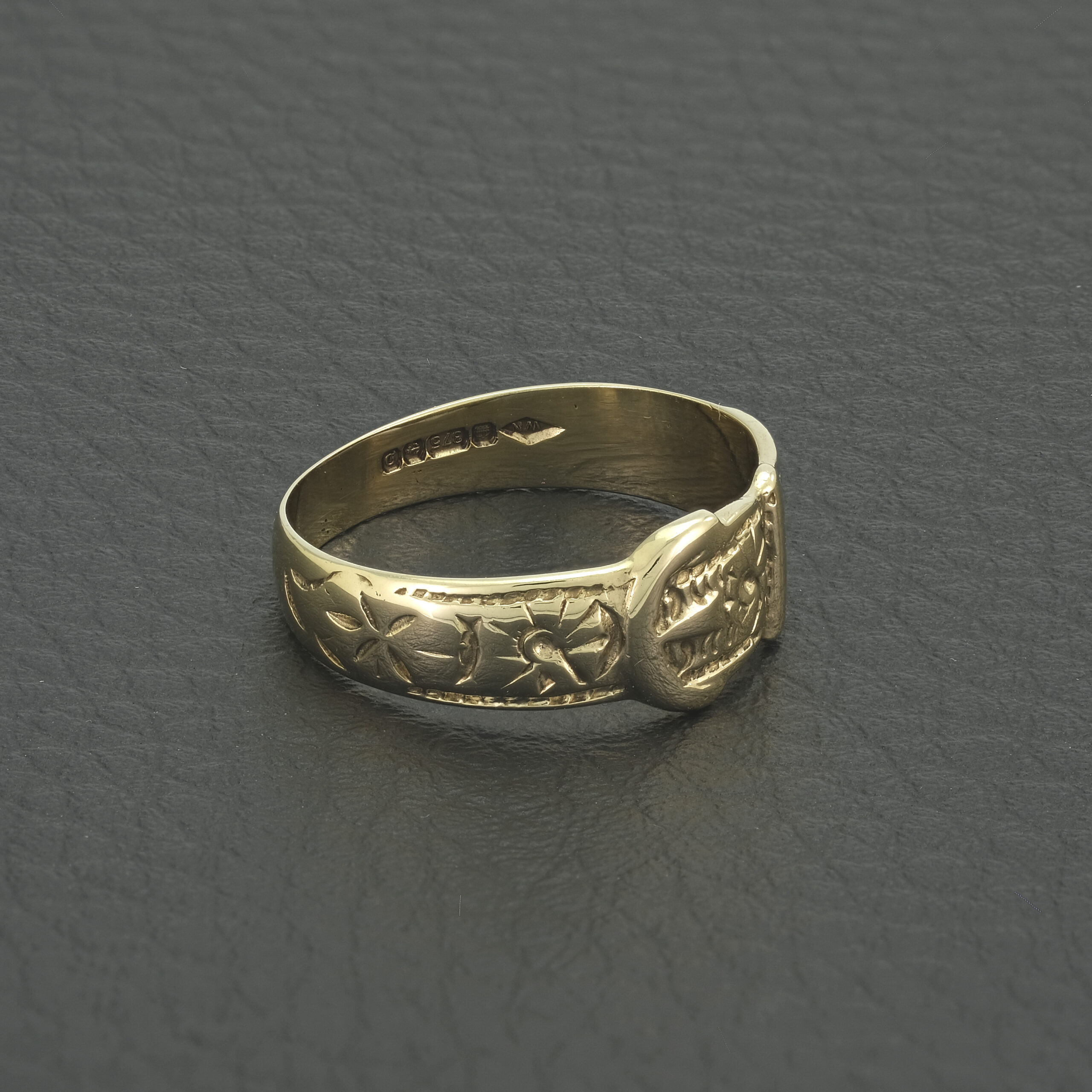 9ct Yellow Gold Single Buckle Ring - Image 2