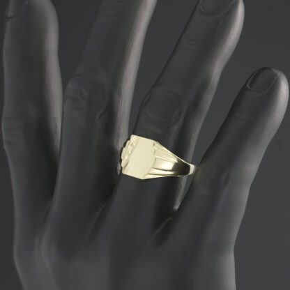 9ct Yellow Gold Signet Ring - Image 4