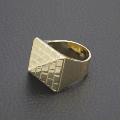 9ct Yellow Gold Pyramid Ring - Image 2