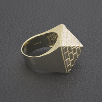 9ct Yellow Gold Pyramid Ring - Image 3