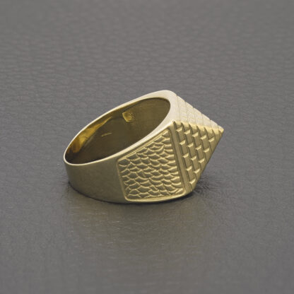 9ct Yellow Gold Pyramid Ring - Image 3