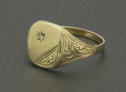 9ct Yellow Gold Diamond Signet Ring - Image 2