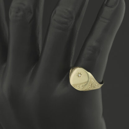 9ct Yellow Gold Diamond Signet Ring - Image 3