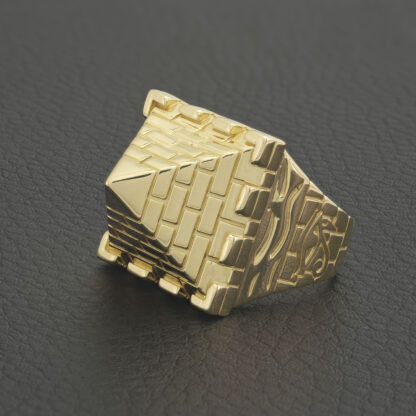 9ct Yellow Gold Pyramid Ring - Image 3