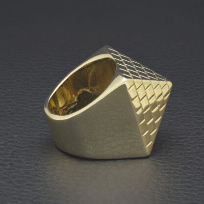 9ct Yellow Gold Pyramid Ring - Image 4