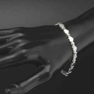 9ct White Heart Shaped Bracelet 7.5&#8243; 6.5mm