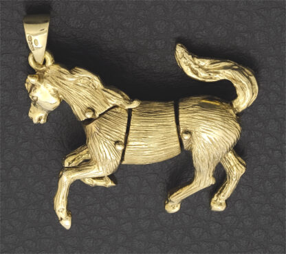 9ct Yellow Gold Horse Pendant - Image 4