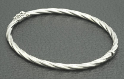 9ct White Gold Bangle - Image 4