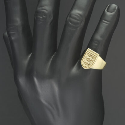 9ct Yellow Gold England Ring - Image 2