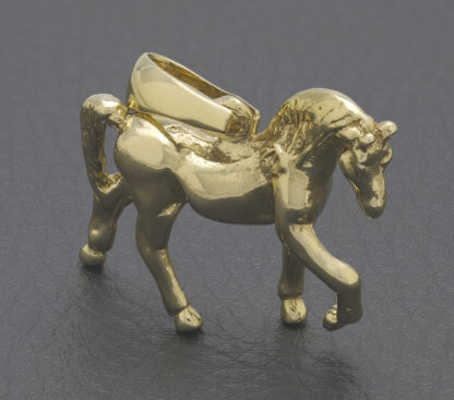 9ct Yellow Gold Horse Pendant - Image 4