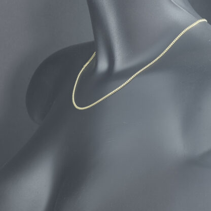 9ct Yellow Gold Curb Chain 18" 2.5mm - Image 3