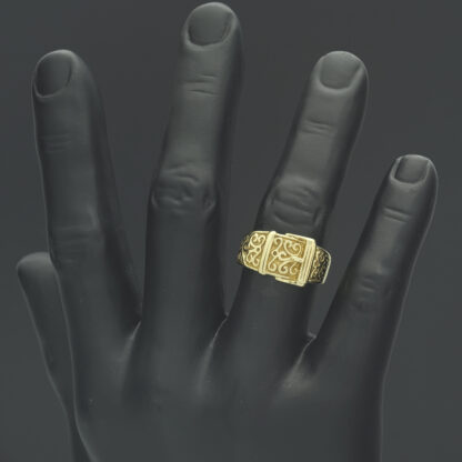 9ct Yellow Gold Buckle Ring - Image 4