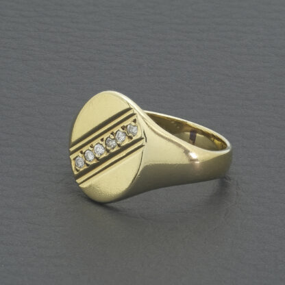 9ct Yellow Gold 0.09ct Diamond Signet Ring - Image 3