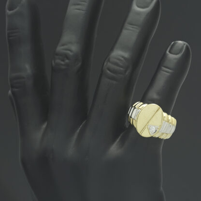 9ct Yellow Gold 0.08ct Diamond Signet Ring - Image 4