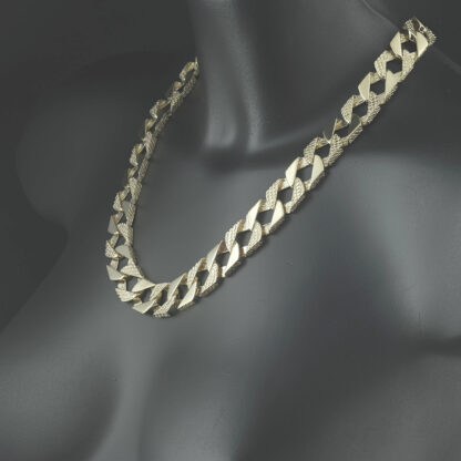 9ct Yellow Gold Patterned Curb Chain 22" 16mm - Image 4