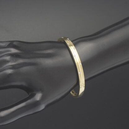 9ct Yellow Gold 0.18ct Diamond Bangle - Image 4