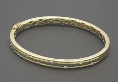 9ct Yellow Gold 0.18ct Diamond Bangle - Image 3
