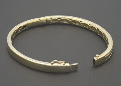 9ct Yellow Gold 0.18ct Diamond Bangle - Image 2