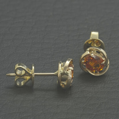 18ct Yellow Gold Citrene Stud Earrings - Image 3