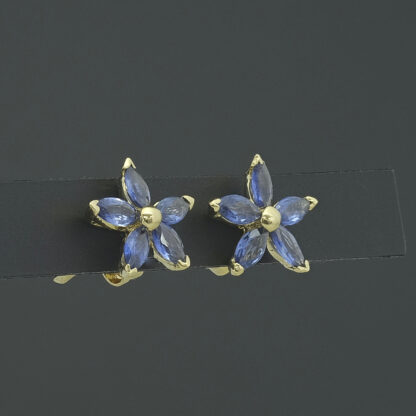 18ct Yellow Gold Ceylon Sapphire Cluster Stud Earrings - Image 4