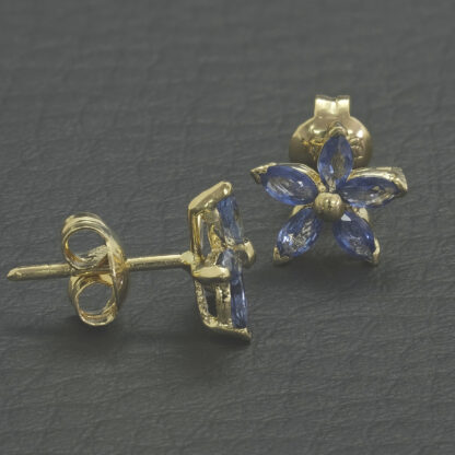 18ct Yellow Gold Ceylon Sapphire Cluster Stud Earrings - Image 3