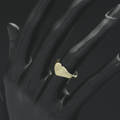 9ct Yellow Gold Heart Signet Ring - Image 2