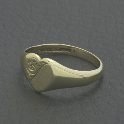 9ct Yellow Gold Heart Signet Ring - Image 3