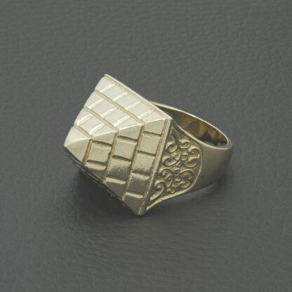 9ct Yellow Gold Pyramid Ring - Image 4