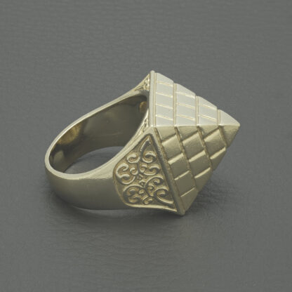 9ct Yellow Gold Pyramid Ring - Image 3
