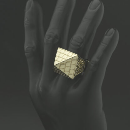 9ct Yellow Gold Pyramid Ring - Image 2