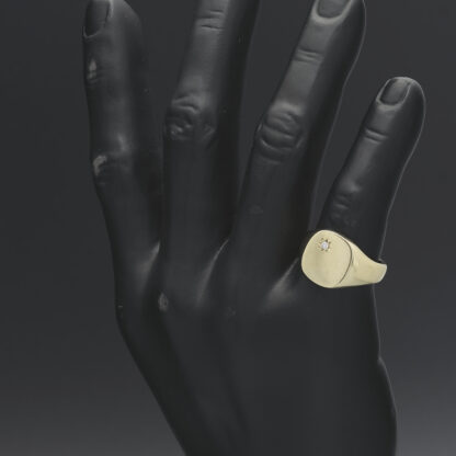 9ct Yellow Gold Diamond Signet Ring - Image 4