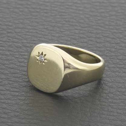 9ct Yellow Gold Diamond Signet Ring - Image 3