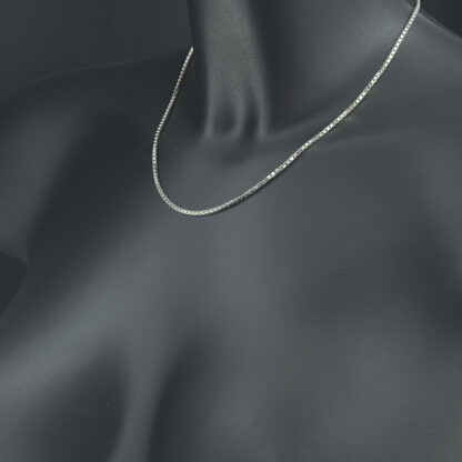 18ct White Gold Box Link Chain 17'' 2mm - Image 4