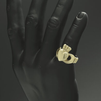 9ct Yellow Gold Claddagh Ring - Image 4