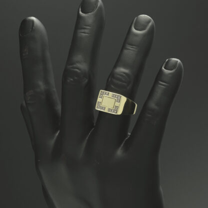 9ct Yellow Gold Diamond Signet Ring - Image 4