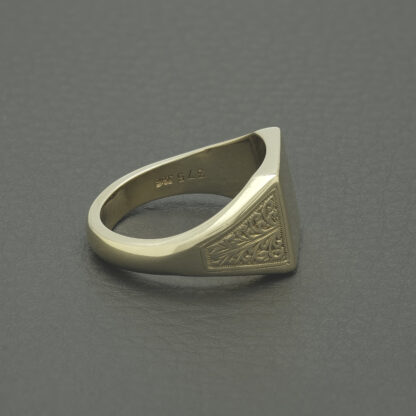 9ct Yellow Gold Signet Ring - Image 3