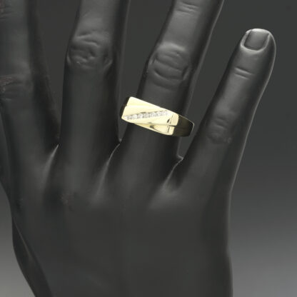9ct Yellow Gold 0.15ct Diamond Signet Ring - Image 4