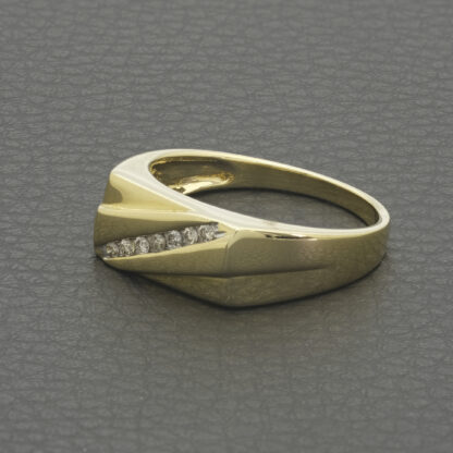 9ct Yellow Gold 0.15ct Diamond Signet Ring - Image 3