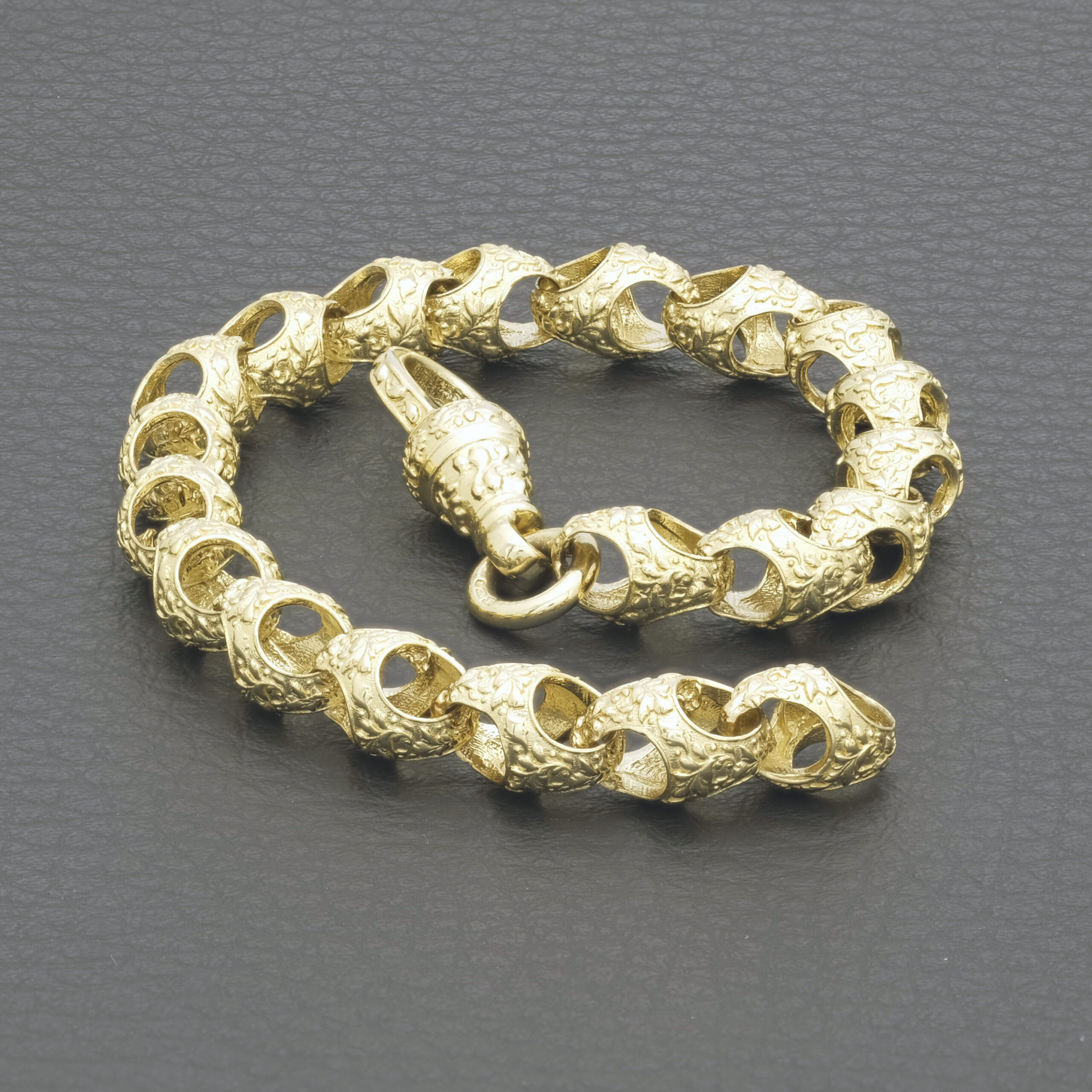 9ct Yellow Gold Acorn Bracelet 7.5" 7.5mm - Image 2