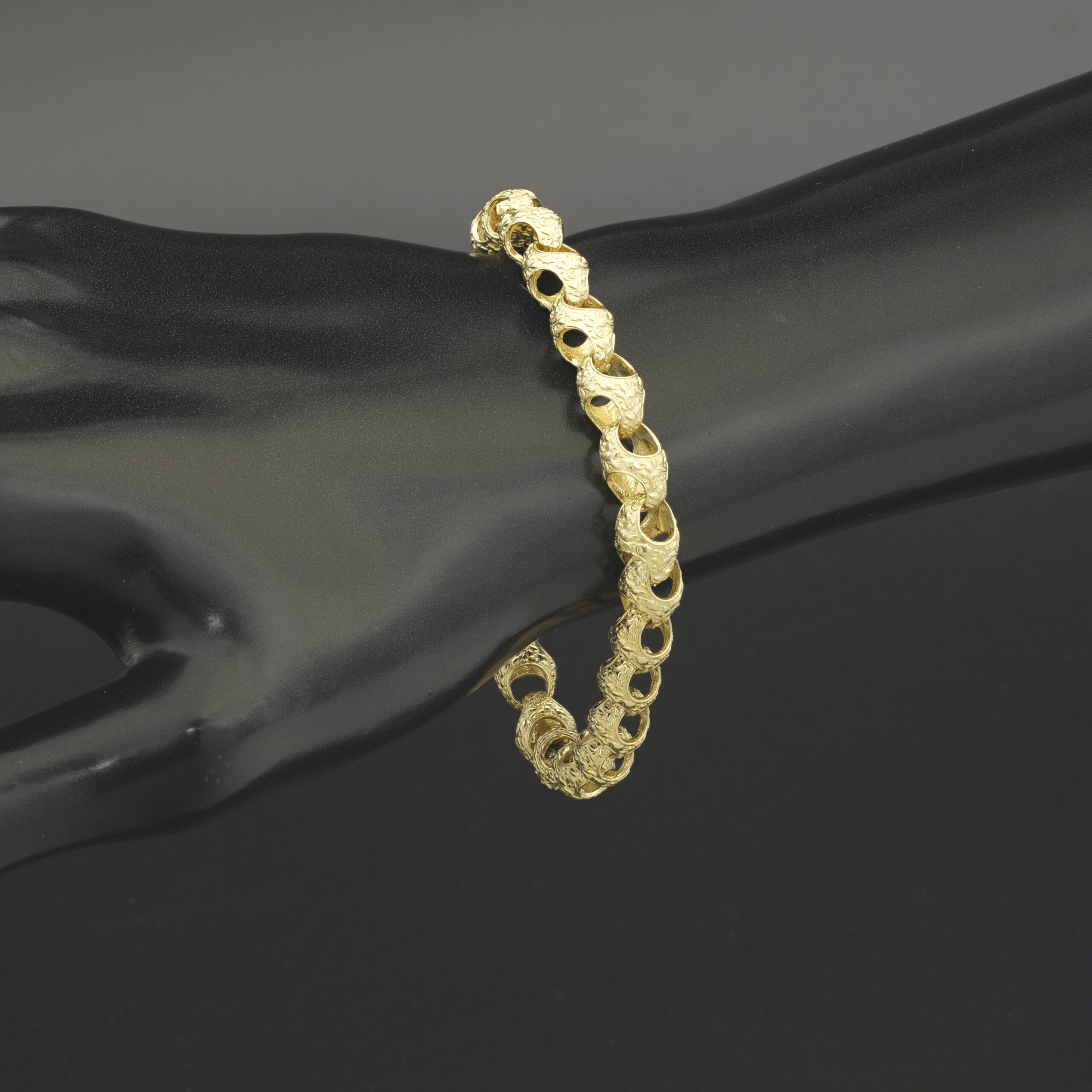 9ct Yellow Gold Acorn Bracelet 7.5" 7.5mm - Image 3