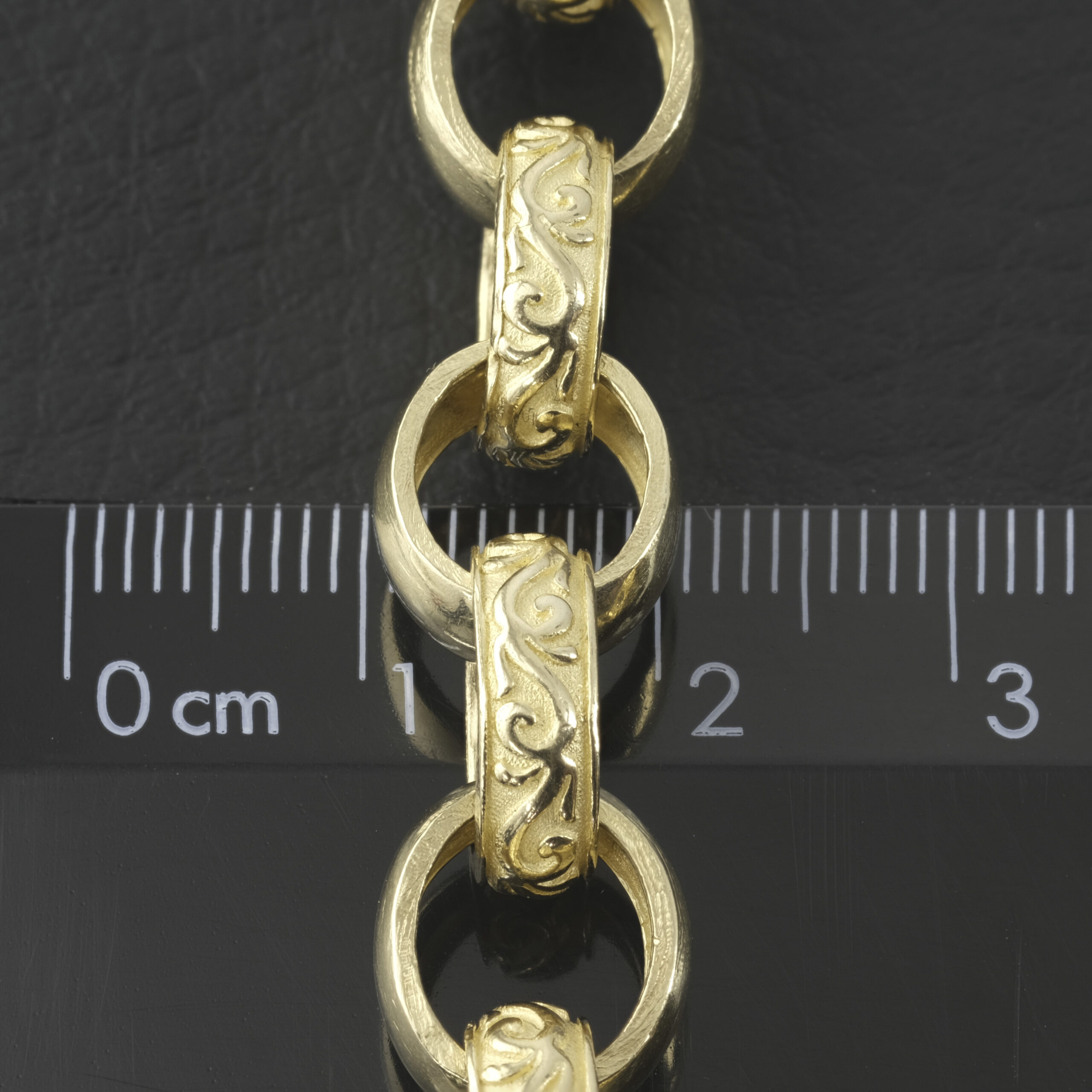 9ct Yellow Gold Patterned Belcher Chain 25.5" 10.5mm - Image 4