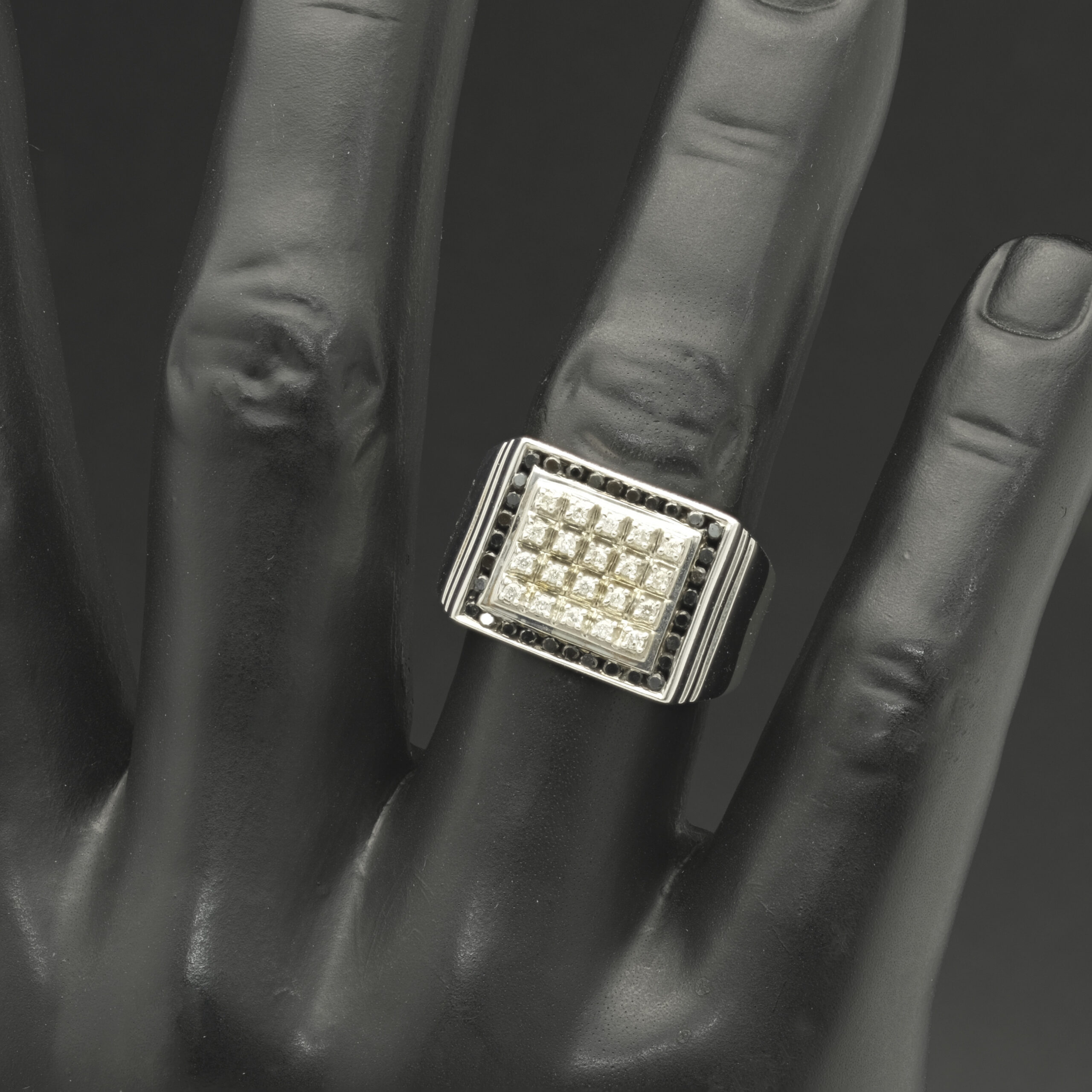 9ct white Gold 0.50ct Diamond Signet Ring - Image 3