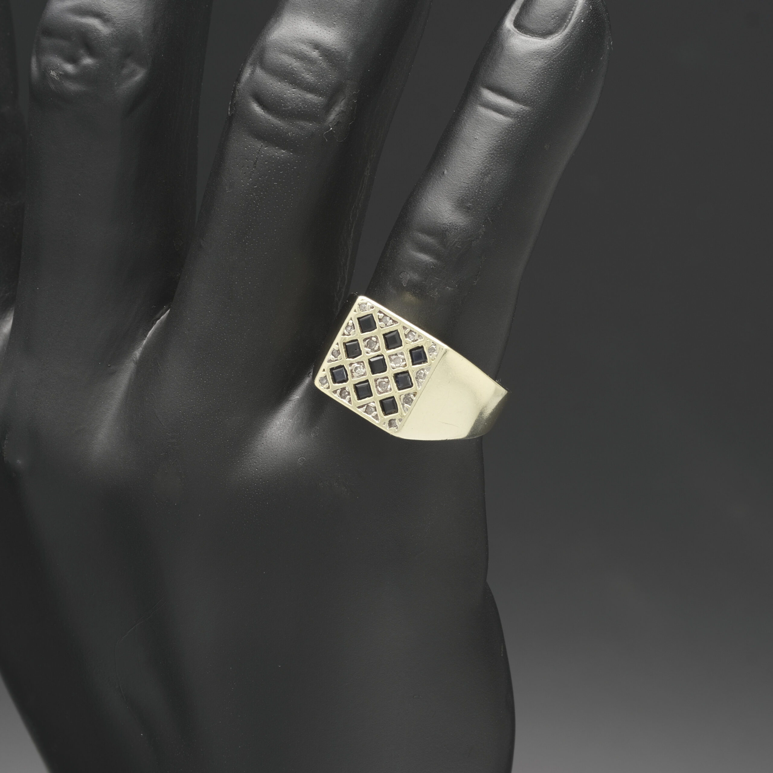 9ct Yellow Gold 0.05ct Diamond And Sapphire Signet Ring - Image 4