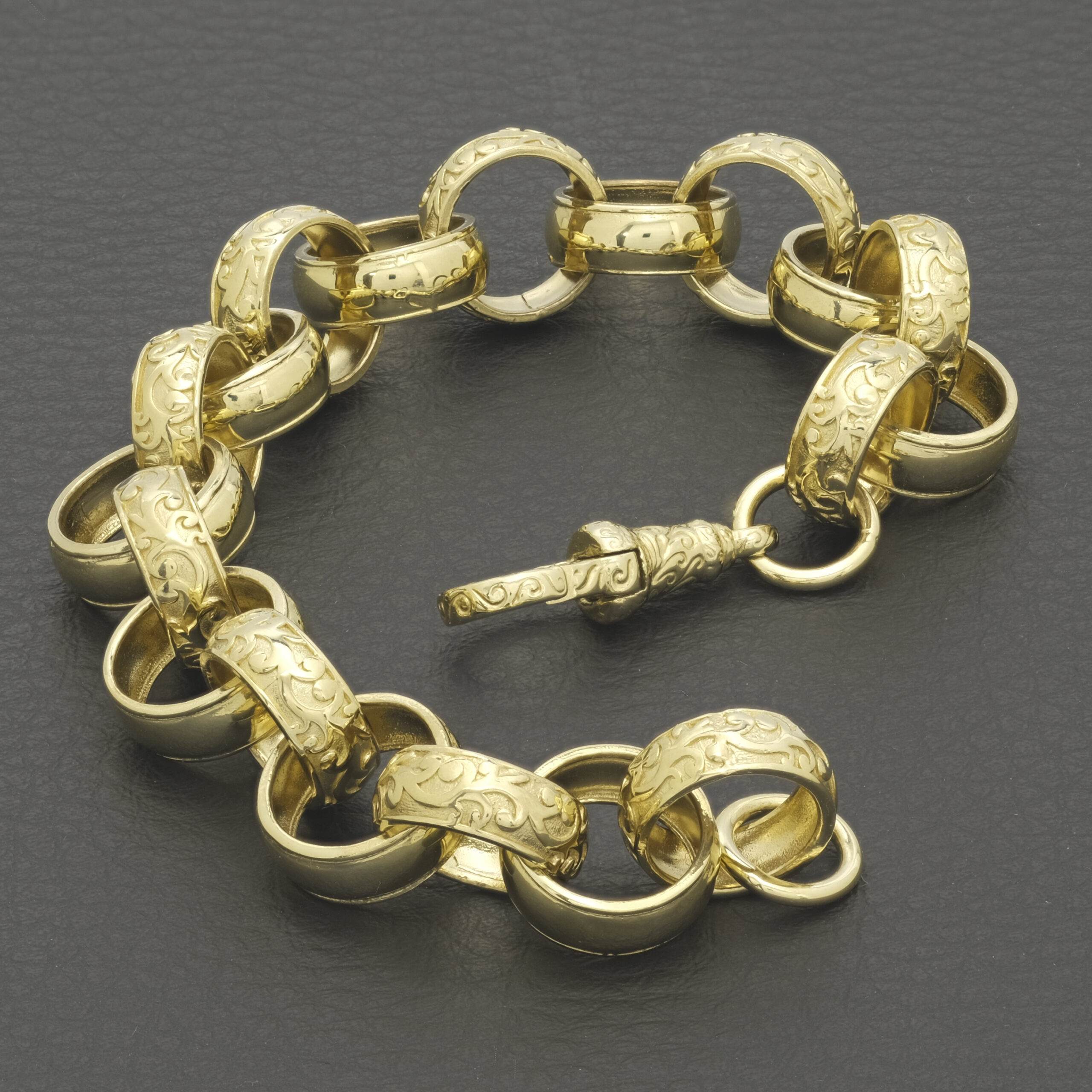 9ct Yellow Gold Patterned Belcher Bracelet 8.5" 13.5mm - Image 3