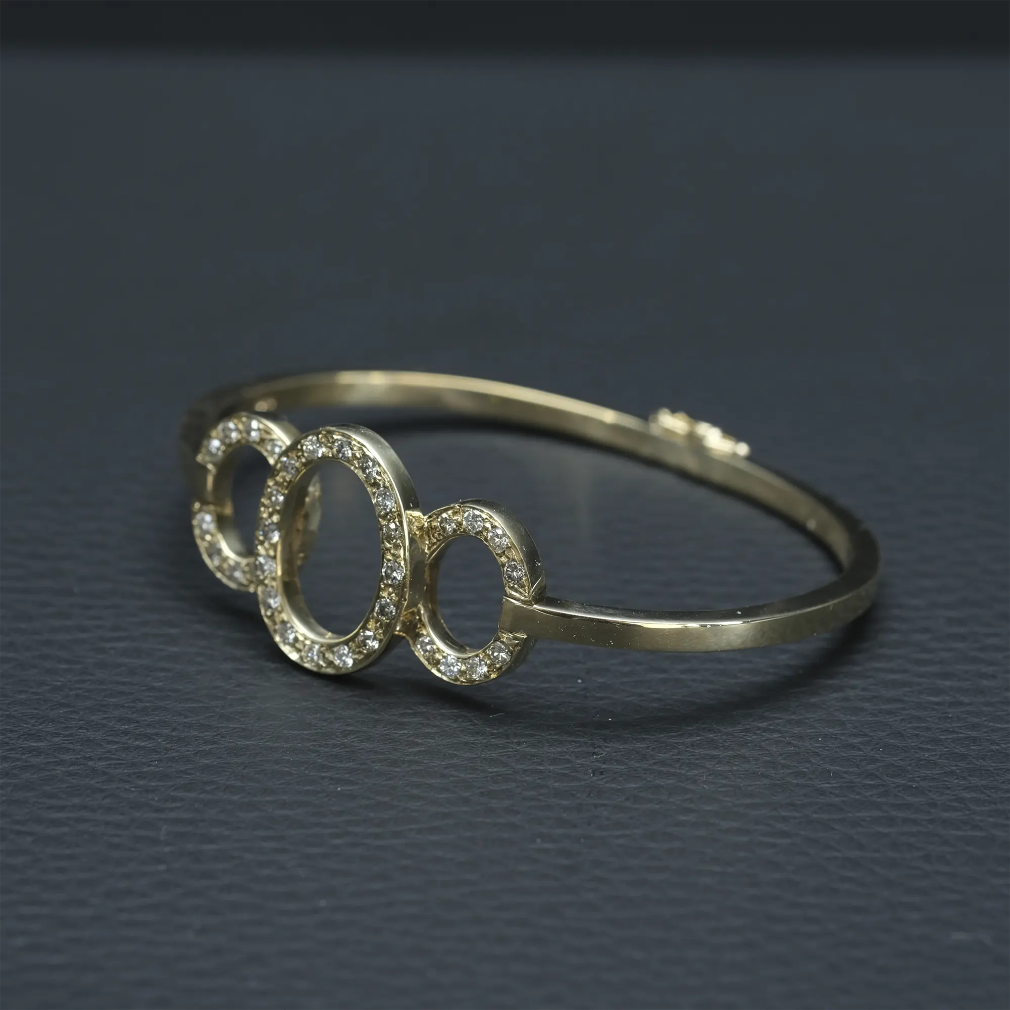 9ct Yellow Gold 1.28ct Diamond Bangle - Image 2