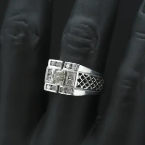 18ct White Gold Diamond Ring